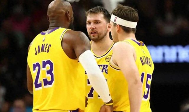 10战9胜正式锁定季后赛！这支湖人究竟发生了哪些变化？|东契奇|詹姆斯|俄克拉荷马雷霆队|圣安东尼奥马刺队|克利夫兰骑士队_新浪体育_新浪新闻